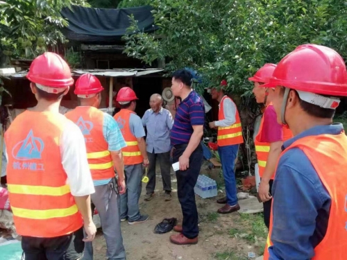 【战高温】 酷暑无情，人有情 ——咸宁项目部高温慰问孤寡老人