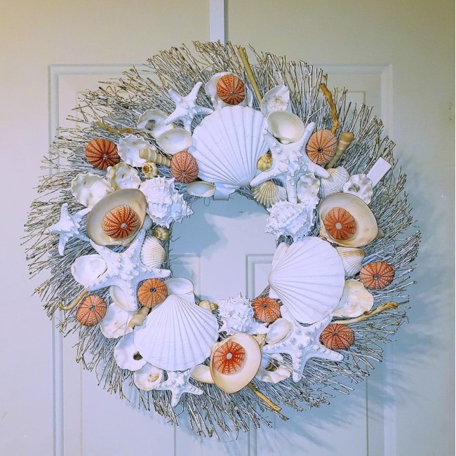 20" Seashell Wreath on Twig with Large Scallops, Star Fish, & Sea Urchins in 5 Variations